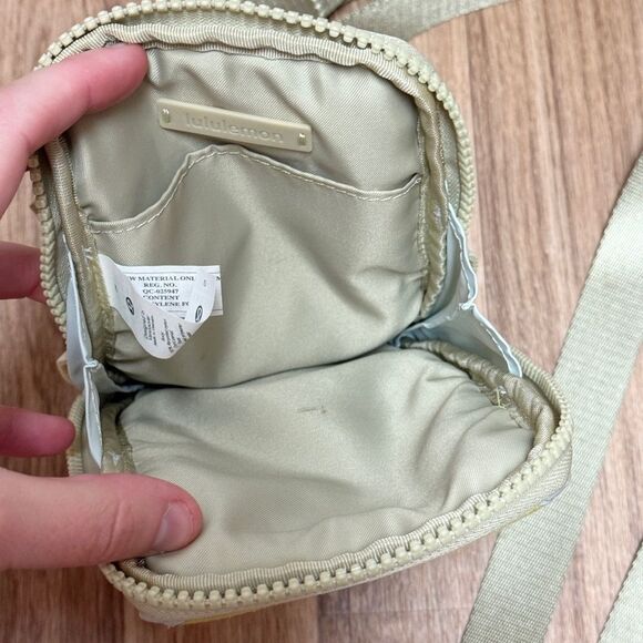 Lululemon Zip Top Crossbody Bag - Picture 4 of 5